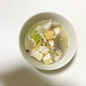 豆腐キャベツ舞茸の味噌汁
